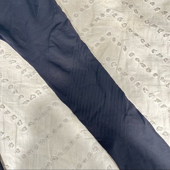 Seams Lovely One Size Fits All Seamless Black Moro Style Leggings - Picture 3 of 4